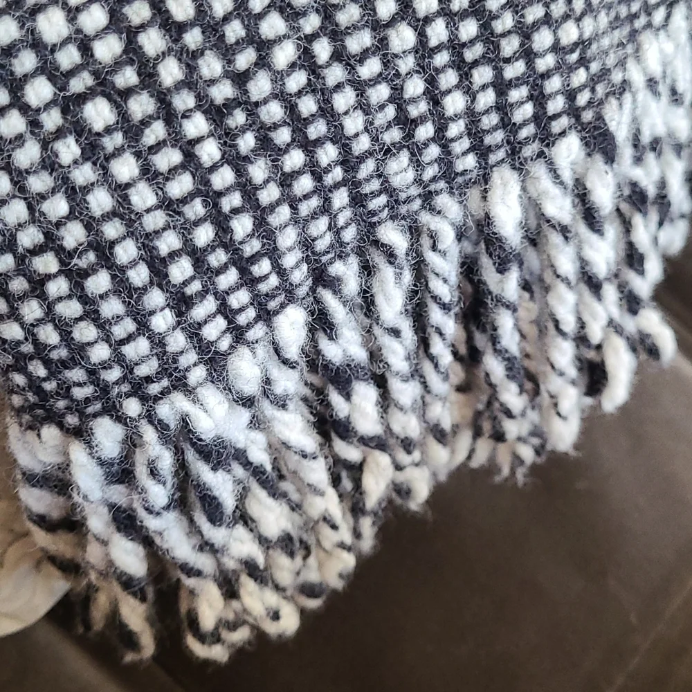 Wool Tweed Emphasize Throw - Picture 2 of 3